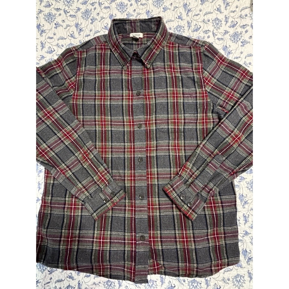 LL Bean Men's Size Med Reg Gray With Red Plaid Flannel Button Down Casual Shirt